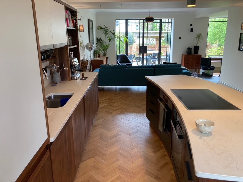 plank kitchen in black walnut